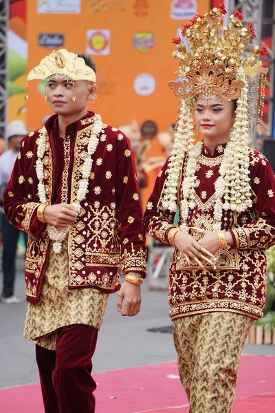 Indonesian Traditional Costume Bangka Belitung Ben Carnival — Stock Photo, Image