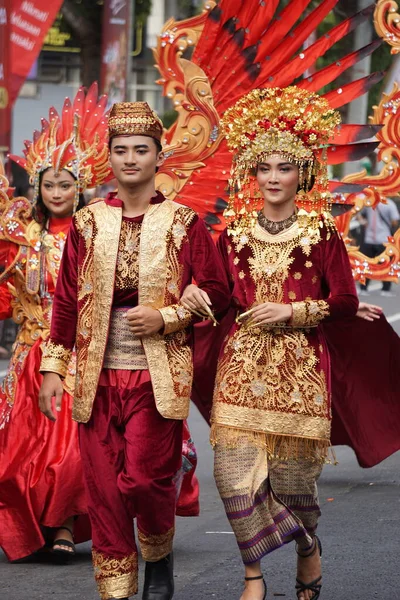 Indonesisch Met Een Traditioneel Kostuum Uit Bangka Belitung Ben Carnaval — Stockfoto