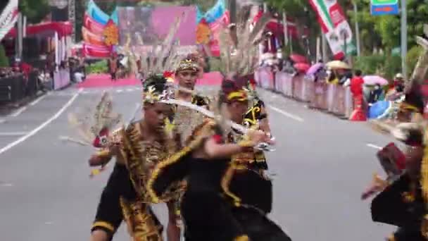 Танец Бурунг Исит Северного Калимантана Борнео Ben Carnival — стоковое видео