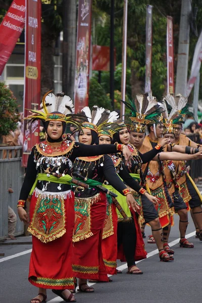 Танец Бакены Центрального Калимантана Индонезия Карнавале Ben — стоковое фото