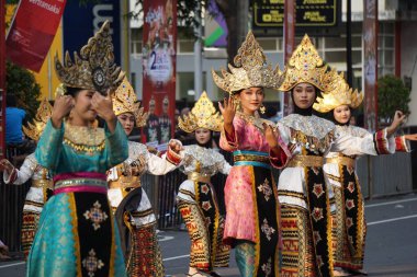 Bedana dansı. Bu dans, toplumdaki dostluğu ve birlikteliği simgeliyor..