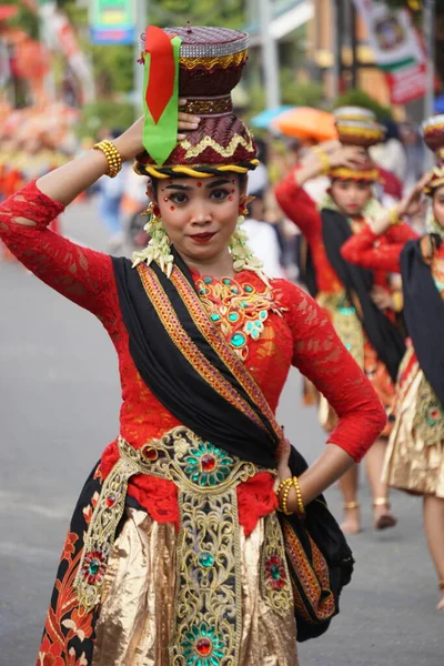Taniec Pokoju Gelang Madury Ben Carnival Ten Taniec Przedstawia Energiczną — Zdjęcie stockowe
