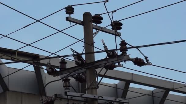 Elektrisches Kabelnetz Mit Himmelshintergrund — Stockvideo