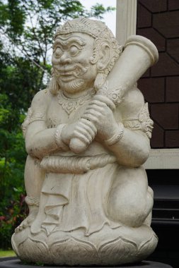 Retjo Pentung heykeli. Reco pentung (Dwarapala), Astral yaratık şeklinde bir heykel.