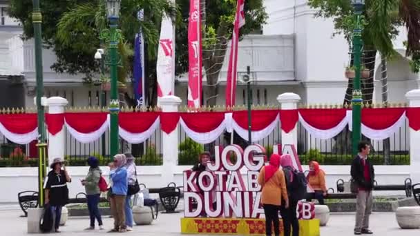 Batik Emlékmű Malioboróban Yogyakartában Indonéziában — Stock videók