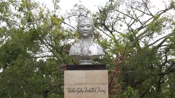 Monumento Kartini Tulung Agung Kartini Uma Das Heroínas Indonésias Educação — Vídeo de Stock