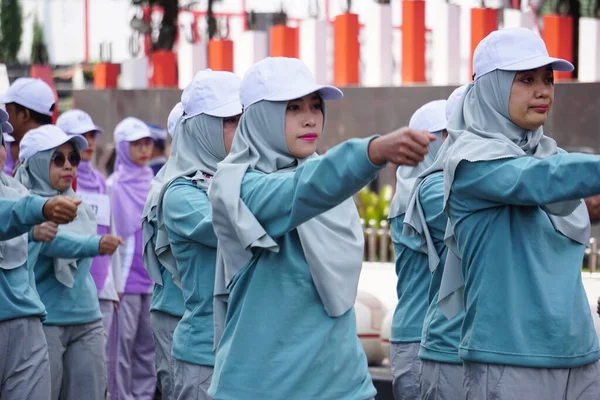 Άνθρωποι Βαδίζουν Baris Berbaris Για Γιορτάσουν Την Ανεξαρτησία Της Ινδονησίας — Φωτογραφία Αρχείου