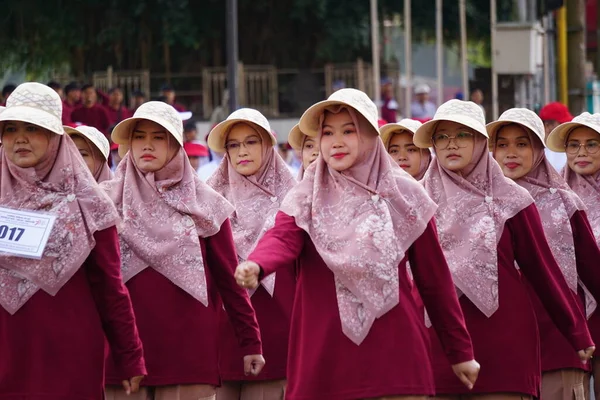 Mensen Marcheren Baris Berbaris Onafhankelijkheid Van Indonesië Vieren — Stockfoto
