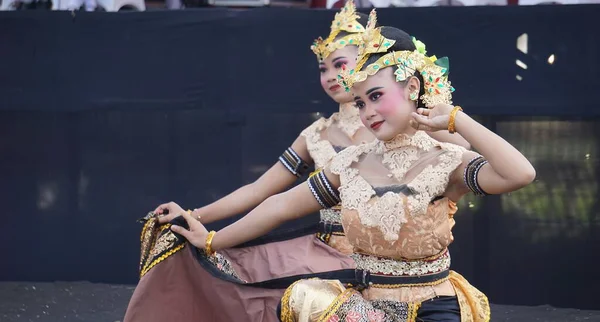 Klenting Sumanding Dance Přirovnán Kolekci Kediri Dívek Jejich Zdvořilost Přátelskost — Stock fotografie