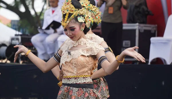 Klenting Sumanding Dance Liken Collection Kediri Girls Policy Friendly Others — стоковое фото