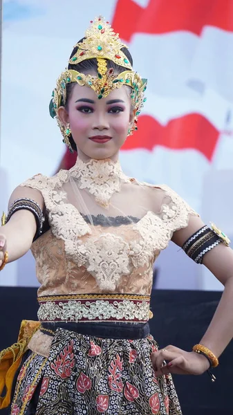 Klenting Sumanding Dance Sammenlignes Med Samling Kediri Jenter Deres Høflighet – stockfoto