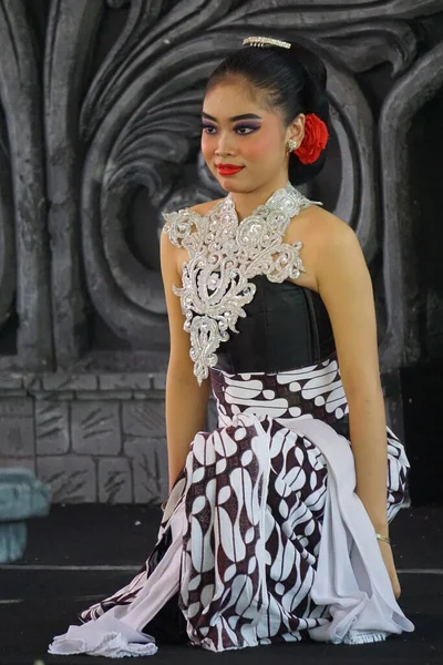 Bedhaya Tańczy Ten Taniec Jeden Tradycyjnych Tańców Indonezyjskich — Zdjęcie stockowe