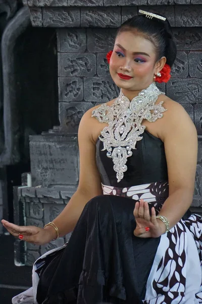Бедхая Танцует Танец Является Одним Индонезийских Традиционных Танцев — стоковое фото