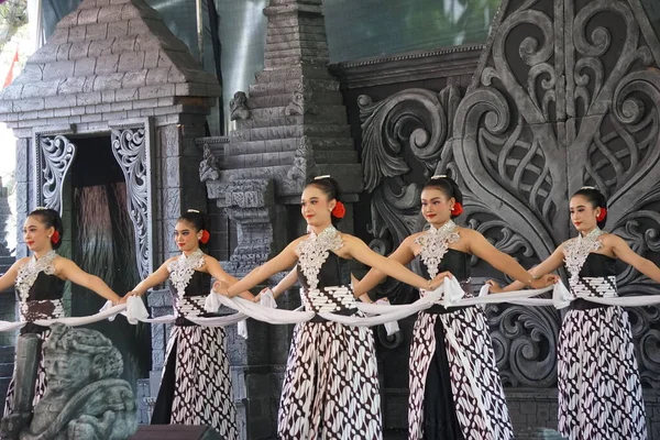Bedhayadansen Denna Dans Indonesiska Traditionella Danser — Stockfoto