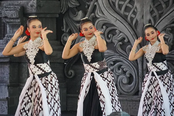 ベディアダンス このダンスはインドネシアの伝統舞踊の一つです — ストック写真