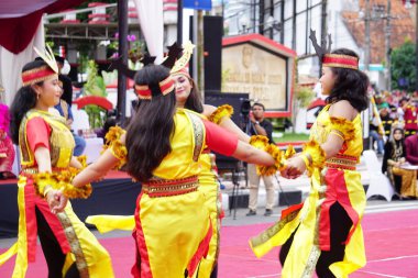 BEN karnavalında Nusa Tenggara Timur 'dan Moko nona dansı