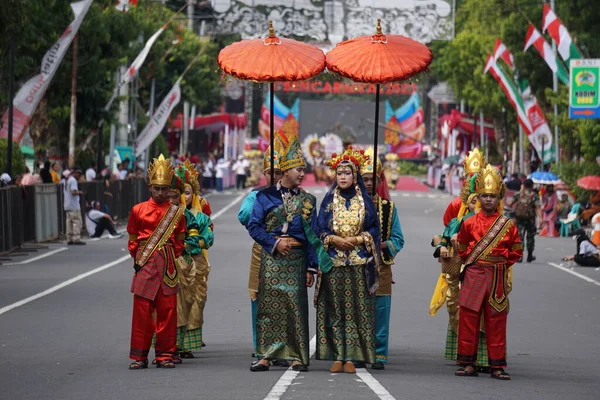 Indonéský Tradičním Kostýmem Nusy Tenggara Barat Ben Karnevalu — Stock fotografie
