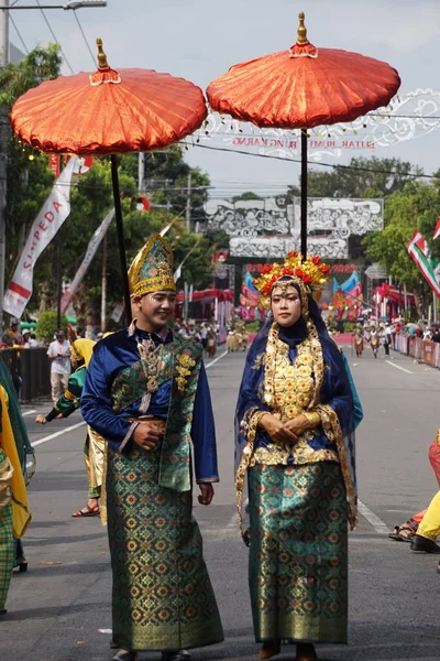 Indonésio Com Traje Tradicional Nusa Tenggara Barat Ben Carnival — Fotografia de Stock
