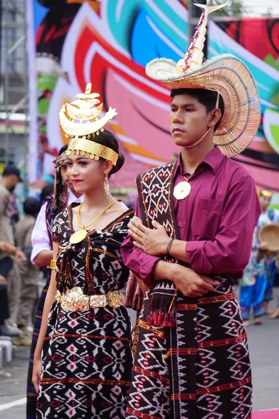 Indonezyjski Tradycyjnym Stroju Nusa Tenggara Timur Karnawale Ben — Zdjęcie stockowe