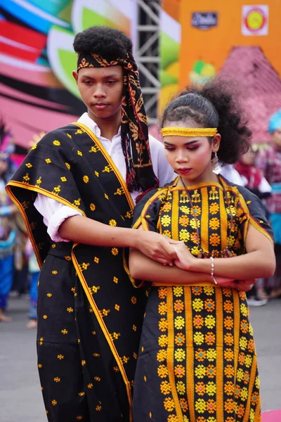 Indonezyjski Tradycyjnym Stroju Nusa Tenggara Timur Karnawale Ben — Zdjęcie stockowe
