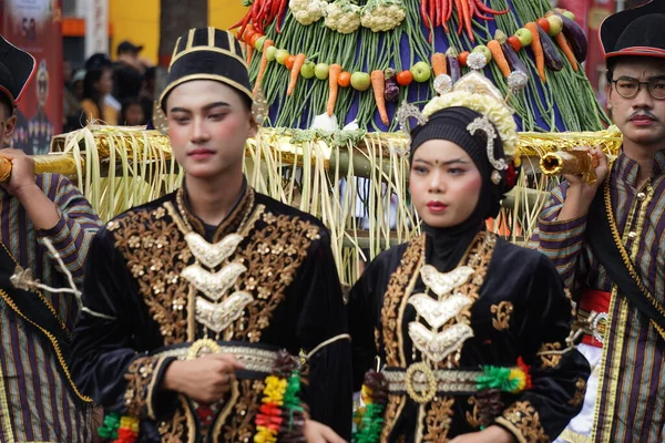 Ινδονησίας Ένα Παραδοσιακό Νυφικό Από Yogyakarta Στο Ben Καρναβάλι — Φωτογραφία Αρχείου