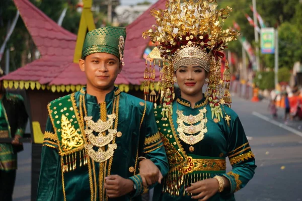 Indonesio Con Traje Tradicional Riau Carnaval Ben —  Fotos de Stock