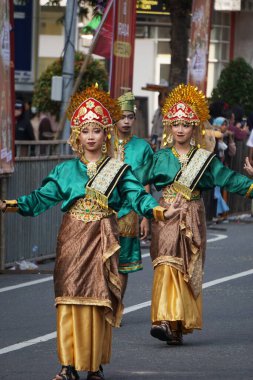 BEN karnavalında Riau 'dan Zapin melayu dansı. Zapin Arapça 
