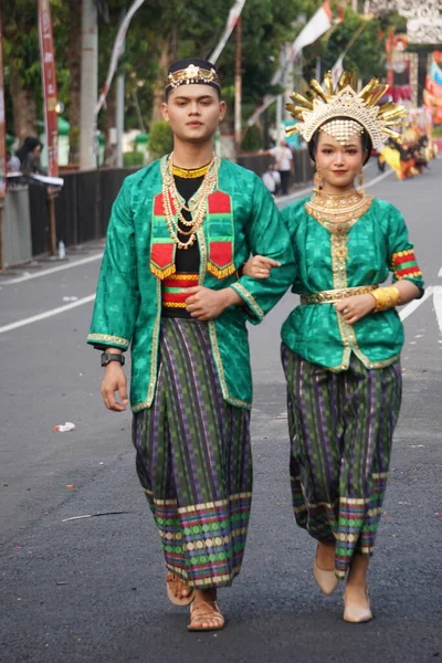 Indonésio Com Traje Tradicional Oeste Sulawesi Ben Carnival — Fotografia de Stock