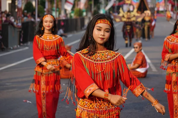 Gellu Dansar Från Södra Sulawesi Ben Carnival Denna Dans För — Stockfoto