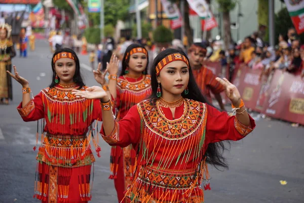 Gellu Ben Karnavalında Güney Sulawesi Den Dans Ediyor Dans Düğünler — Stok fotoğraf