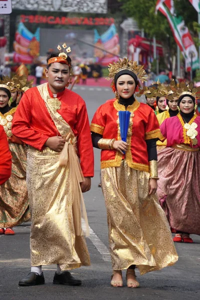 Indonesisch Met Een Traditioneel Kostuum Uit Zuid Sulawesi Ben Carnaval — Stockfoto