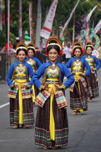 Танец Галанги Юга Sulawesi Ben Carnival Танец Изображает Мужество Ловкость — стоковое фото