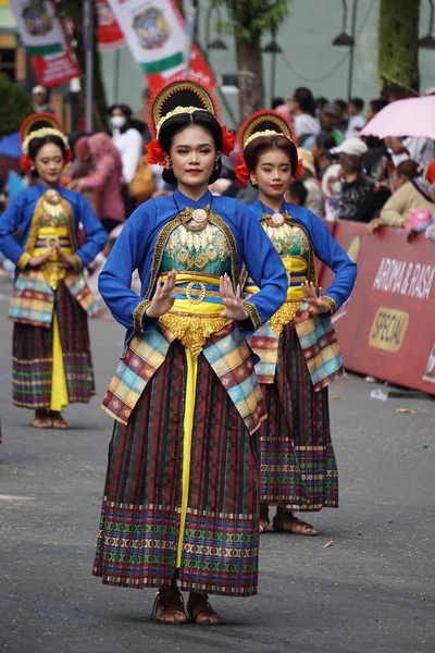 Танец Галанги Юга Sulawesi Ben Carnival Танец Изображает Мужество Ловкость — стоковое фото