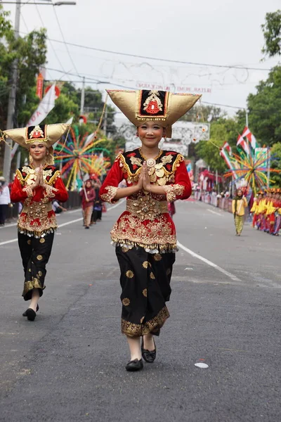 Bagurau Tanssii Länsi Sumaterasta Ben Karnevaalissa Tämä Tanssi Kuvaa Minang — kuvapankkivalokuva