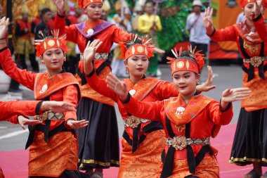 BEN Karnavalı 'ndaki Kuzey Sumatera' dan Tor to Dance. Bu dans onun umutlarını ve dualarını iletir.