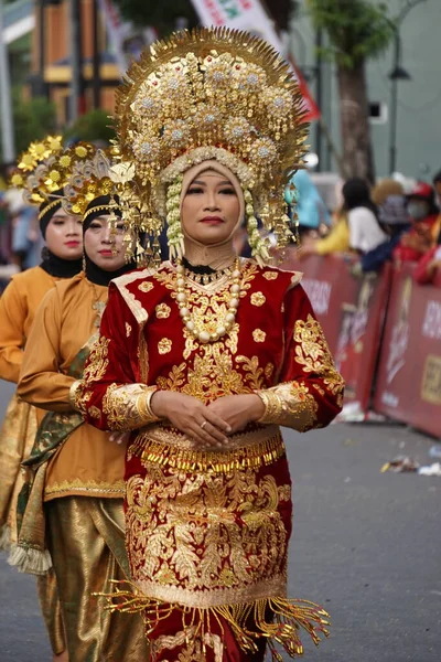 Indonesio Con Traje Tradicional Sumatera Occidental Carnaval Ben — Foto de Stock