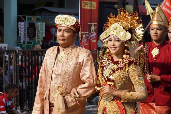 Indonésio Com Traje Tradicional Sumatera Sul Ben Carnival — Fotografia de Stock