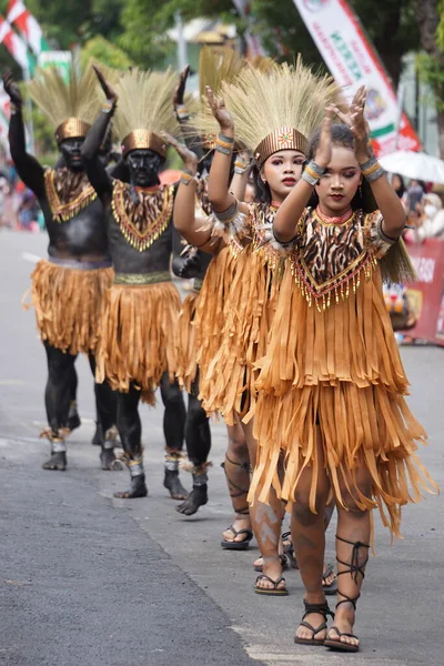 Балада Cendrawasih Танец Папуа Карнавале Ben Танец Рассказывает Конфликте Между — стоковое фото