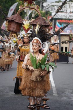 Endonezya 'da BEN Karnavalı' ndan geleneksel bir kostüm.