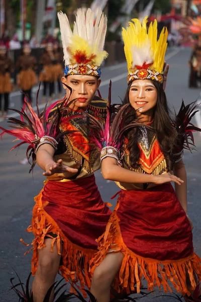 Indonesisch Met Een Traditioneel Kostuum Uit Zuidwest Papoea Ben Carnaval — Stockfoto
