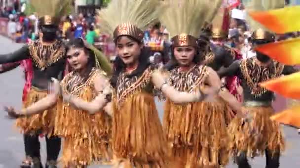 Балада Cendrawasih Танец Папуа Карнавале Ben Танец Рассказывает Конфликте Между — стоковое видео
