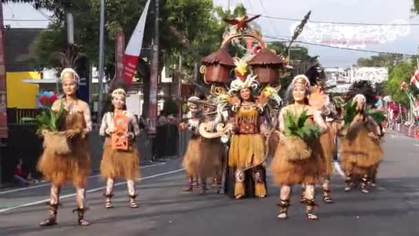 Indonésio Com Traje Tradicional Papua Central Ben Carnival — Vídeo de Stock