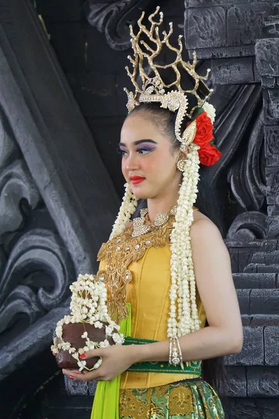Dançarinos Tradicionais Indonésios Com Roupas Tradicionais — Fotografia de Stock