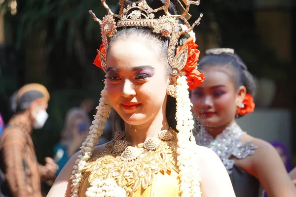 Indonesiska Traditionella Dansare Med Traditionella Kläder — Stockfoto
