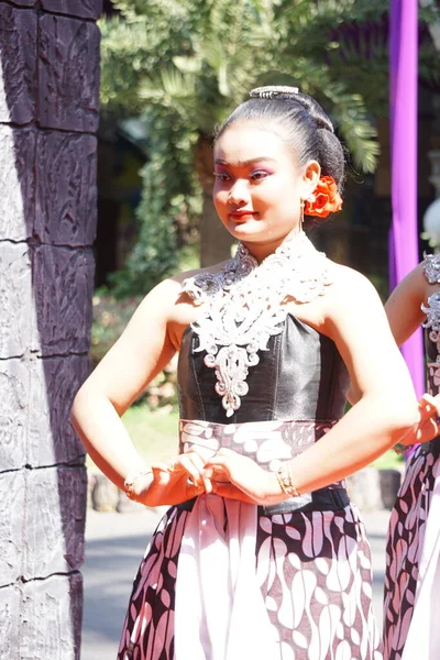 Традиційні Індонезійські Танцюристи Традиційним Одягом — стокове фото