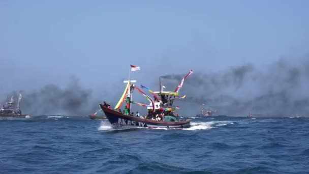 Ceremonia Laut Petik Plaży Tambakrejo Petik Laut Jest Jawajski Rybak — Wideo stockowe