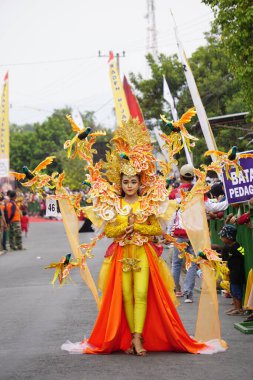 Cennetin kuşları kostümlü Biro Moda Karnavalı