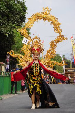 Banyuwangi kostüm temalı Biro Moda Karnavalı