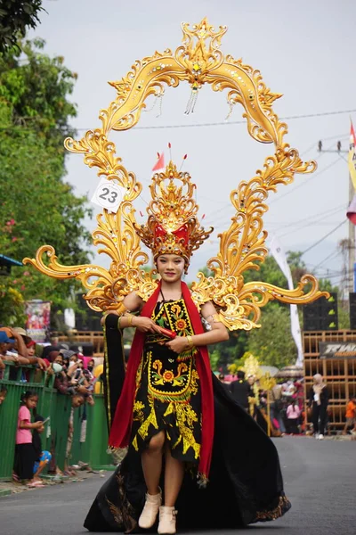 Banyuwangi kostüm temalı Biro Moda Karnavalı
