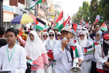 Bazı Endonezyalılar arabasız bir günde özgür bir Filistin istiyor.